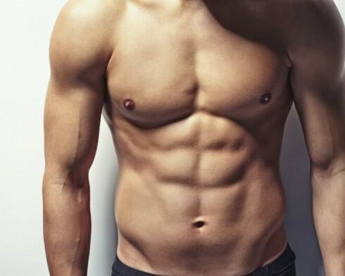 Um homem com boa aptidão física